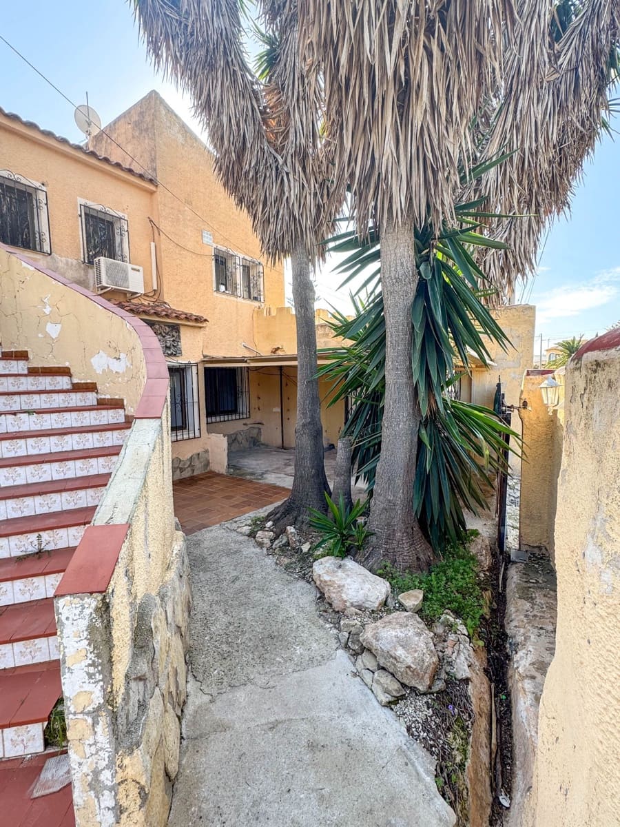 6 makuuhuone Huvila myytävänä paikassa Calpe / Calp mukana uima-altaan 
autotalli - 450 000 € (Ref: 8942664)