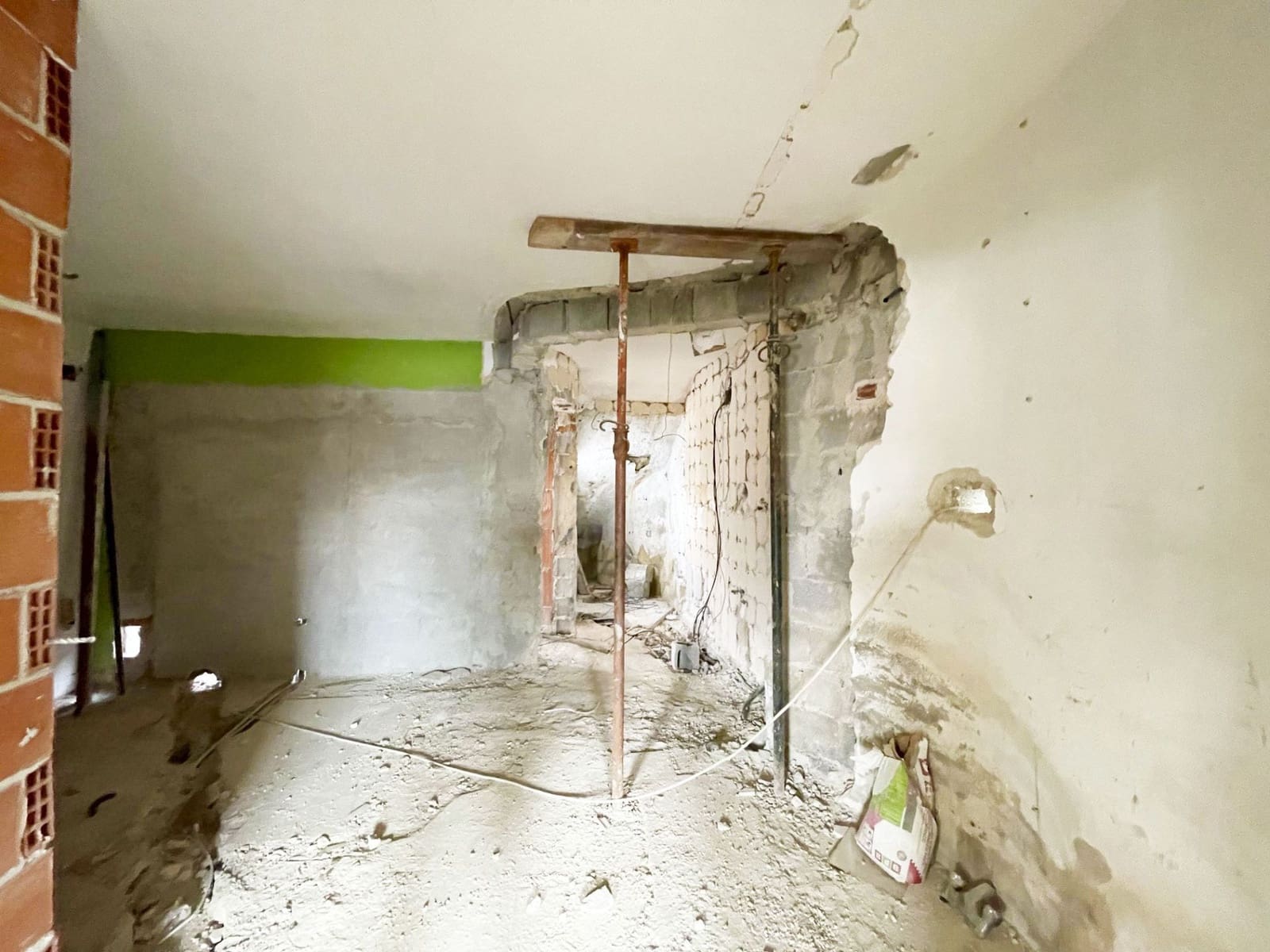 6 bedroom Villa for sale in Calpe / Calp with pool garage - € 449,000 (Ref: 8942664)