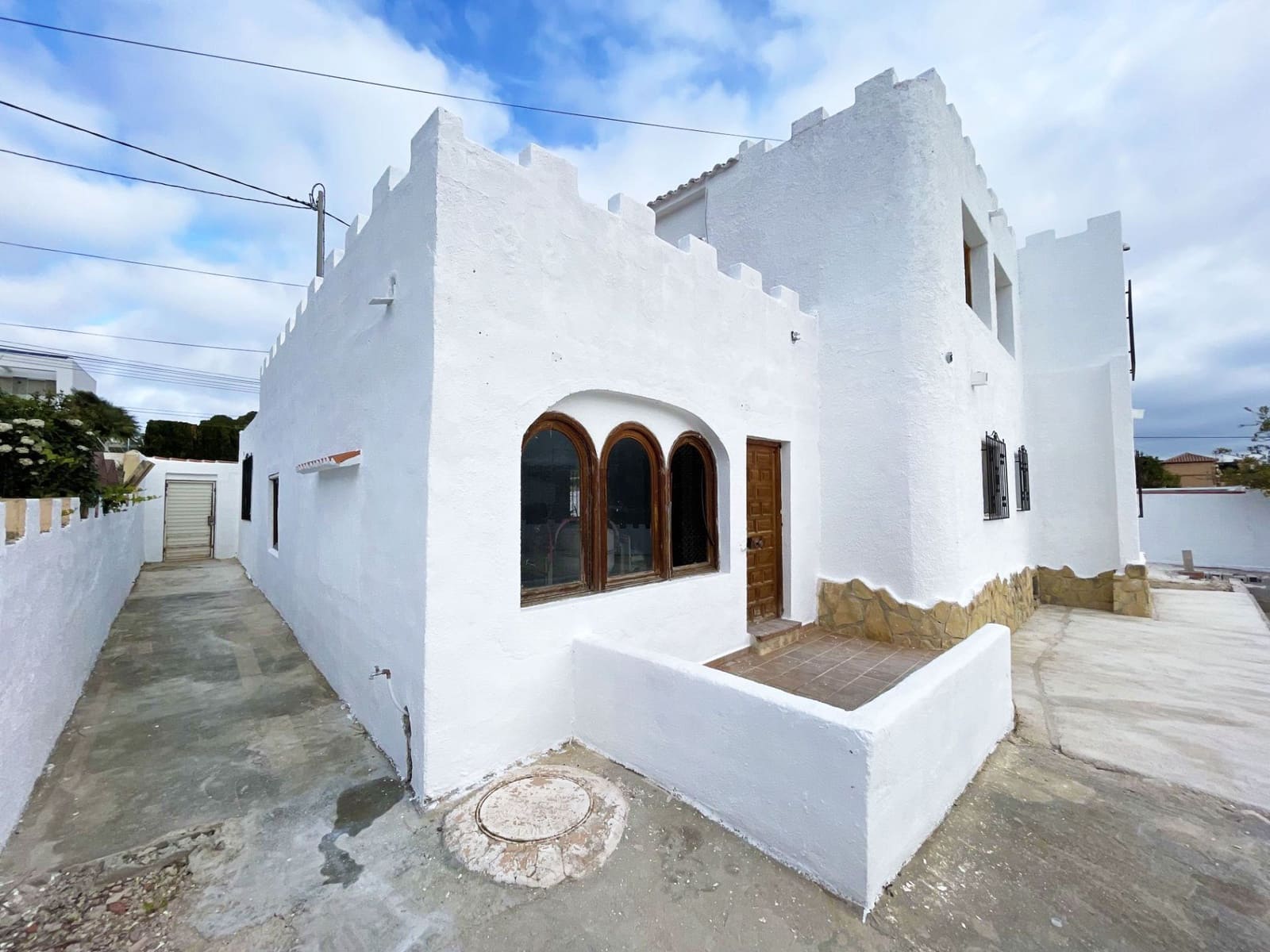 6 bedroom Villa for sale in Calpe / Calp with pool garage - € 449,000 (Ref: 8942664)