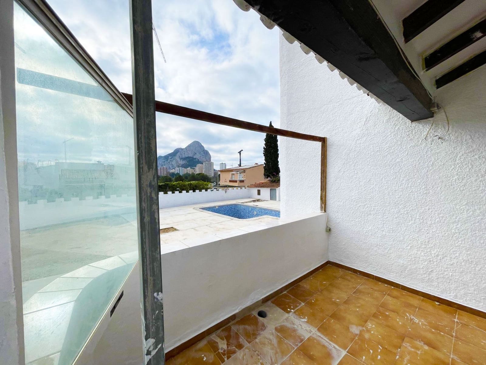6 bedroom Villa for sale in Calpe / Calp with pool garage - € 449,000 (Ref: 8942664)