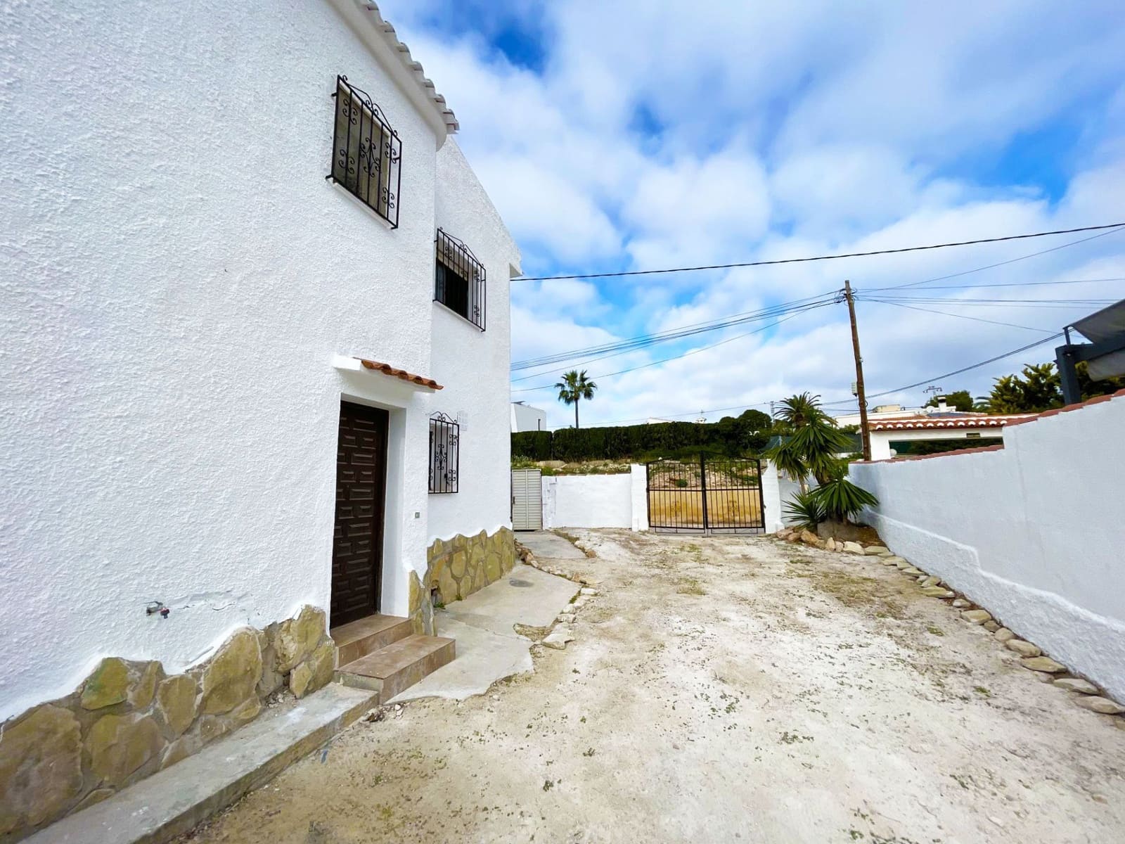 6 bedroom Villa for sale in Calpe / Calp with pool garage - € 449,000 (Ref: 8942664)