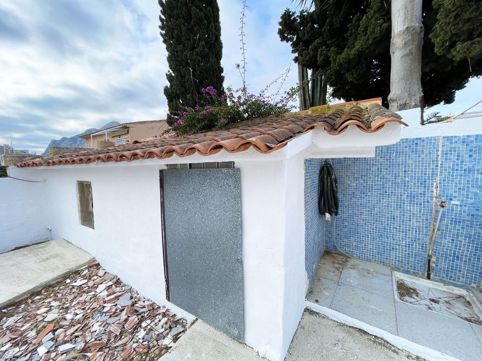 6 bedroom Villa for sale in Calpe / Calp with pool garage - € 449,000 (Ref: 8942664)