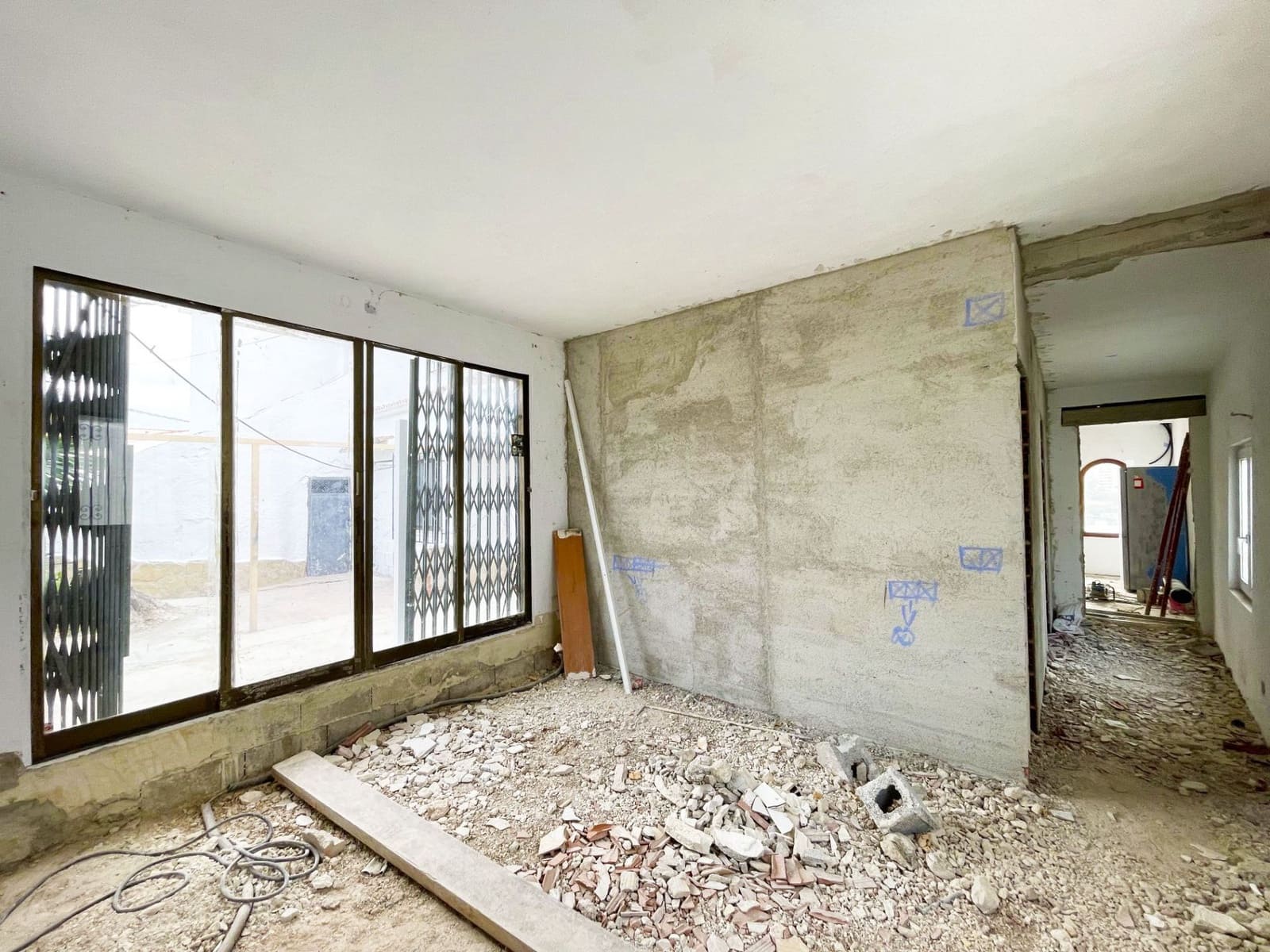 6 bedroom Villa for sale in Calpe / Calp with pool garage - € 449,000 (Ref: 8942664)