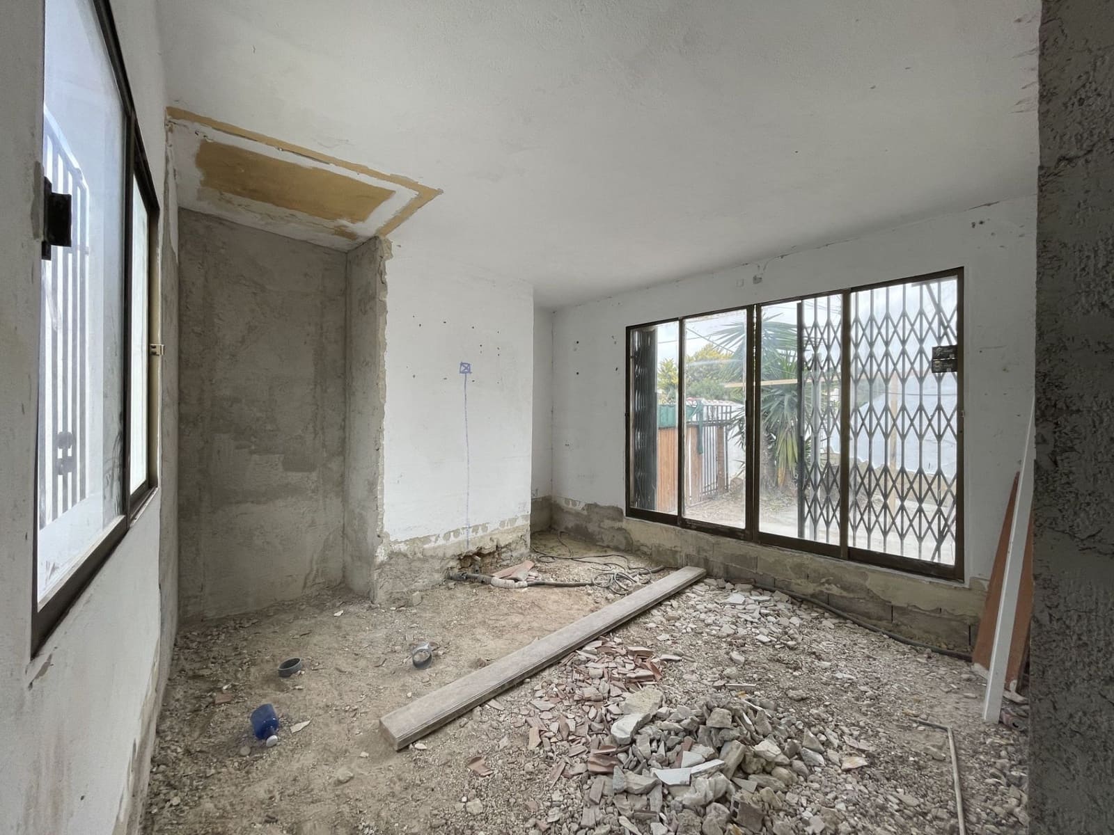 6 bedroom Villa for sale in Calpe / Calp with pool garage - € 449,000 (Ref: 8942664)