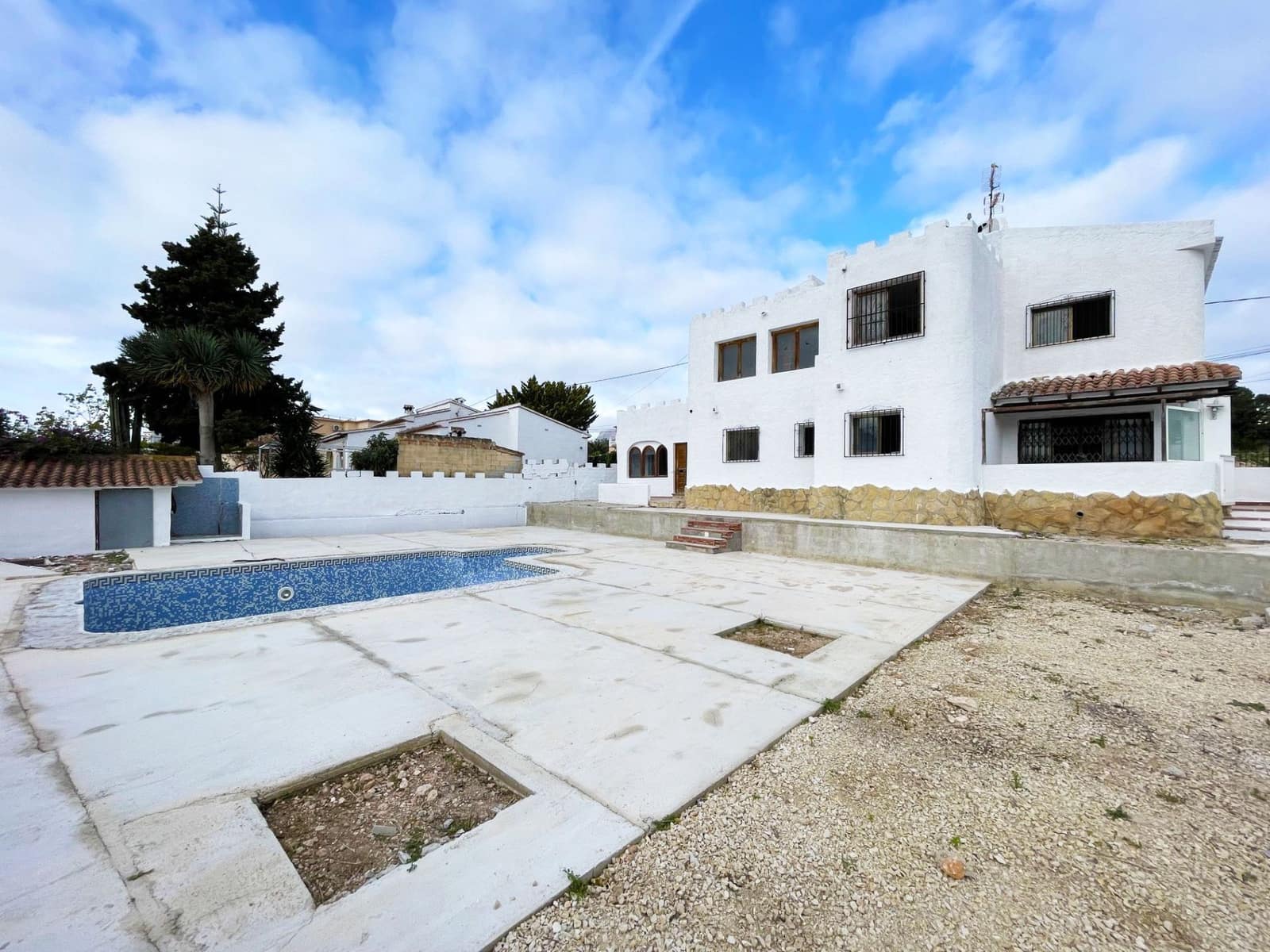 6 bedroom Villa for sale in Calpe / Calp with pool garage - € 449,000 (Ref: 8942664)