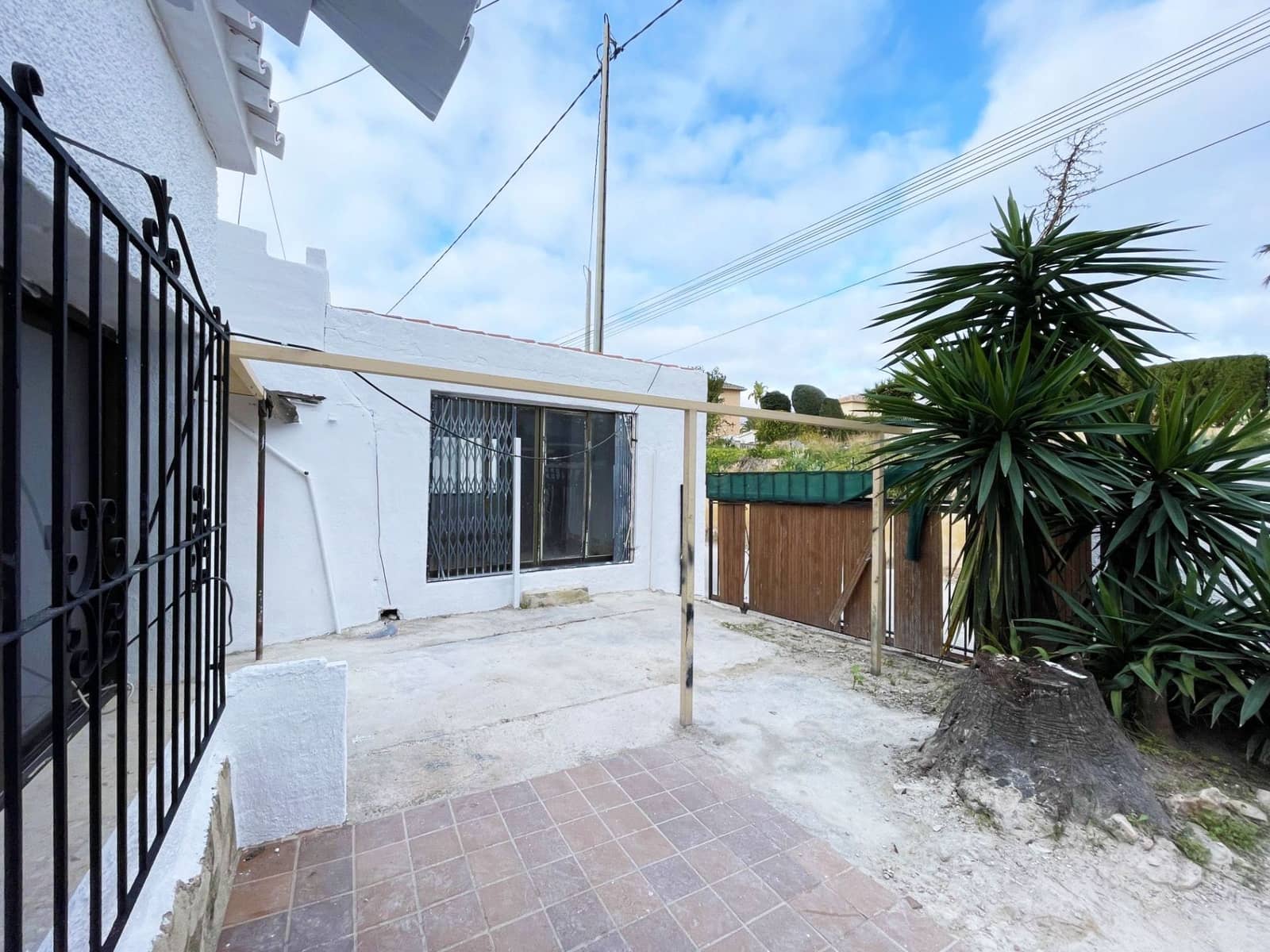 6 bedroom Villa for sale in Calpe / Calp with pool garage - € 449,000 (Ref: 8942664)