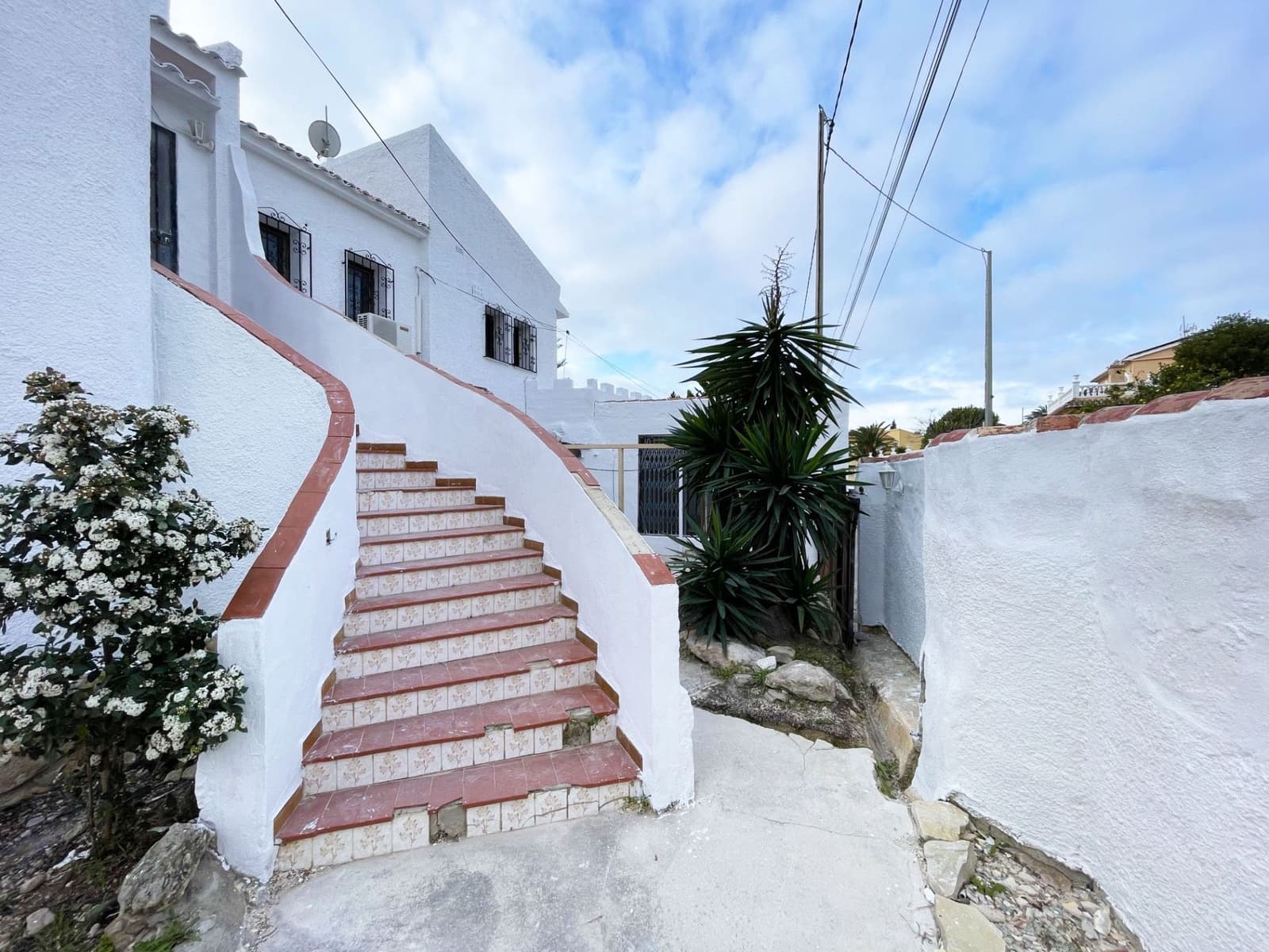 6 bedroom Villa for sale in Calpe / Calp with pool garage - € 449,000 (Ref: 8942664)