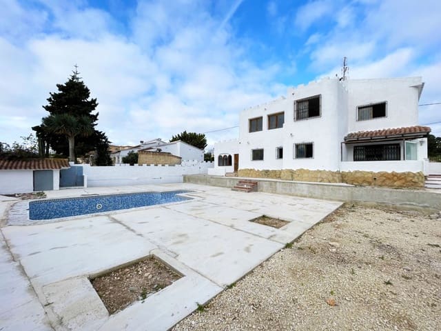 6 bedroom Villa for sale in Calpe / Calp with pool garage - € 449,000 (Ref: 8942664)