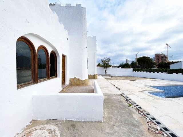 6 bedroom Villa for sale in Calpe / Calp with pool garage - € 449,000 (Ref: 8942664)