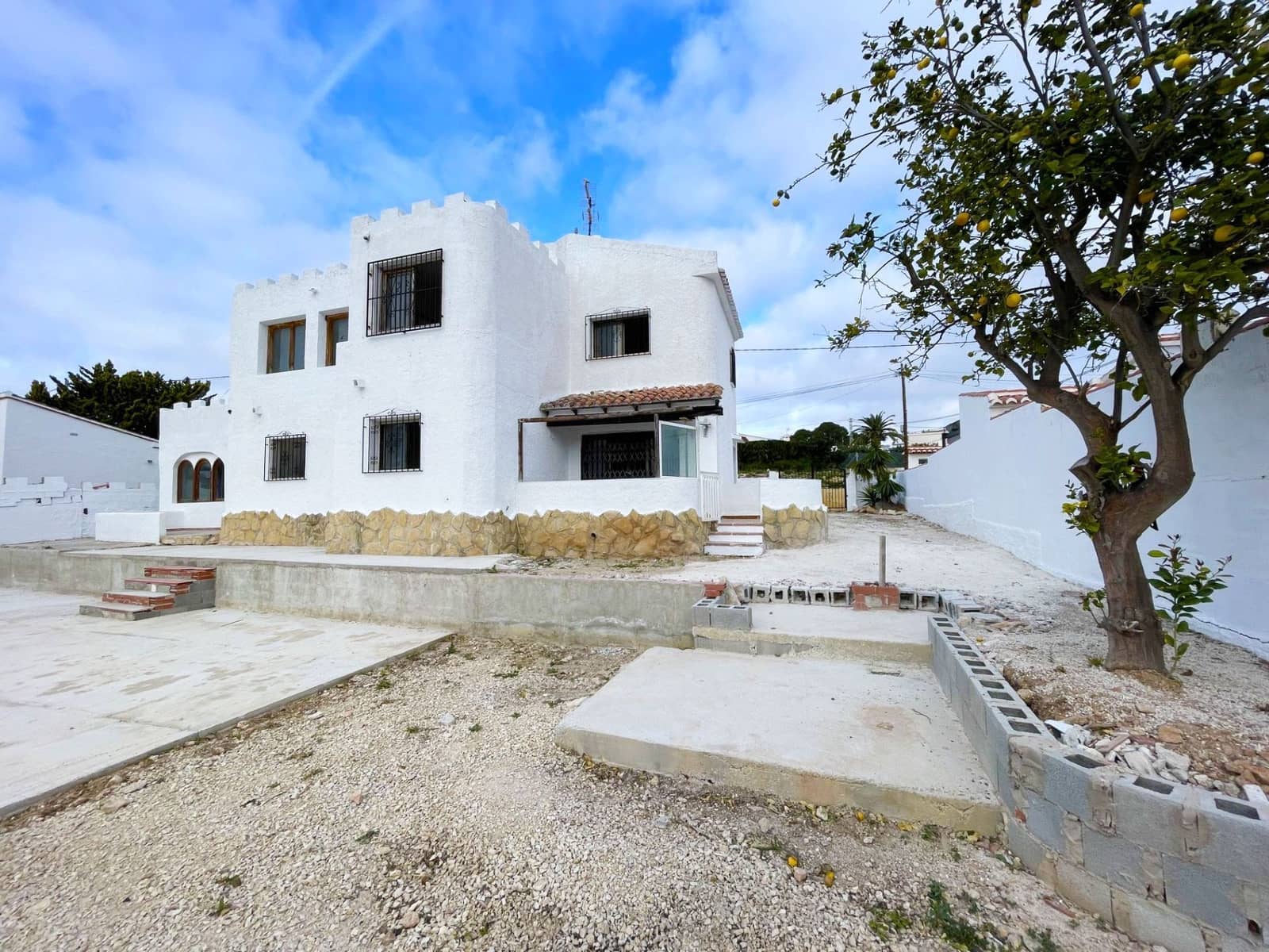 6 bedroom Villa for sale in Calpe / Calp with pool garage - € 449,000 (Ref: 8942664)