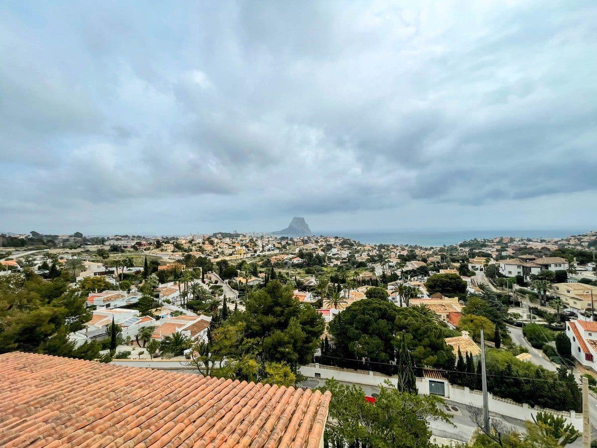 5 bedroom Villa for sale in Calpe / Calp with garage - € 1,290,000 (Ref: 8942666)