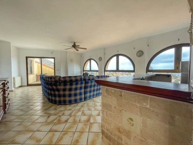 5 bedroom Villa for sale in Calpe / Calp with garage - € 1,290,000 (Ref: 8942666)