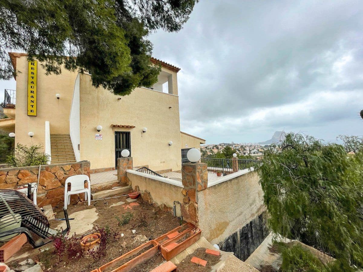 5 bedroom Villa for sale in Calpe / Calp with garage - € 1,290,000 (Ref: 8942666)