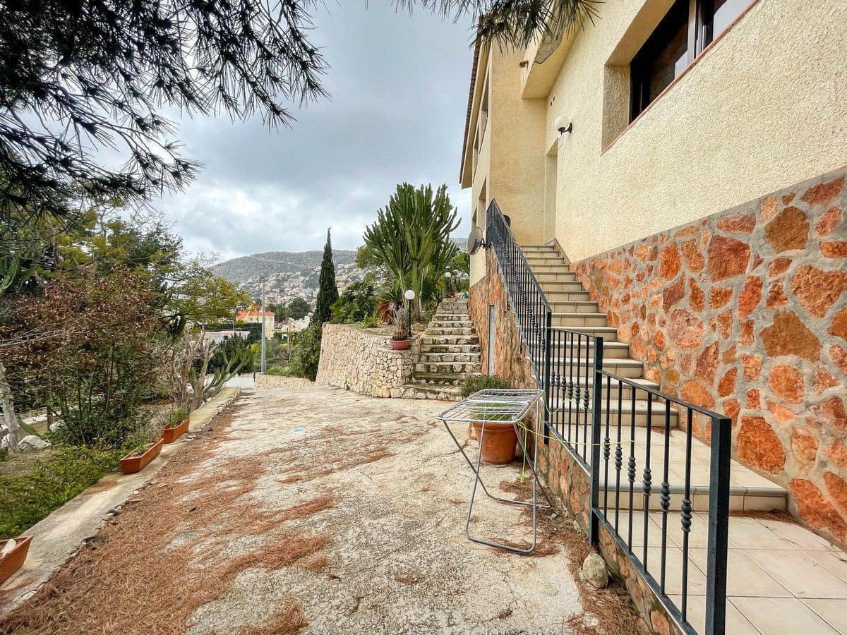 5 bedroom Villa for sale in Calpe / Calp with garage - € 1,290,000 (Ref: 8942666)