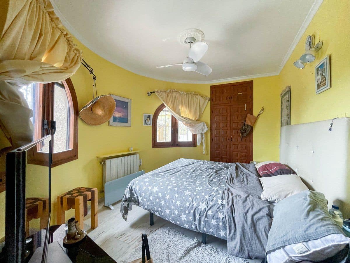 4 soveværelse Villa til salg i Montemar med swimmingpool garage - € 700.000 (Ref: 8942668)