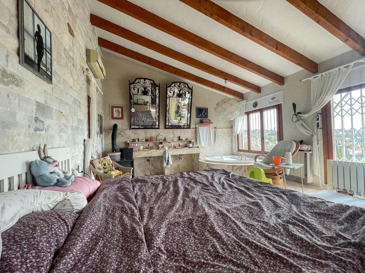 4 soveværelse Villa til salg i Montemar med swimmingpool garage - € 700.000 (Ref: 8942668)