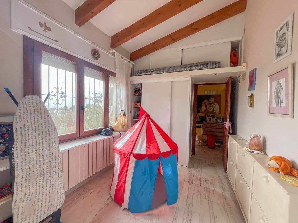 4 soveværelse Villa til salg i Montemar med swimmingpool garage - € 700.000 (Ref: 8942668)