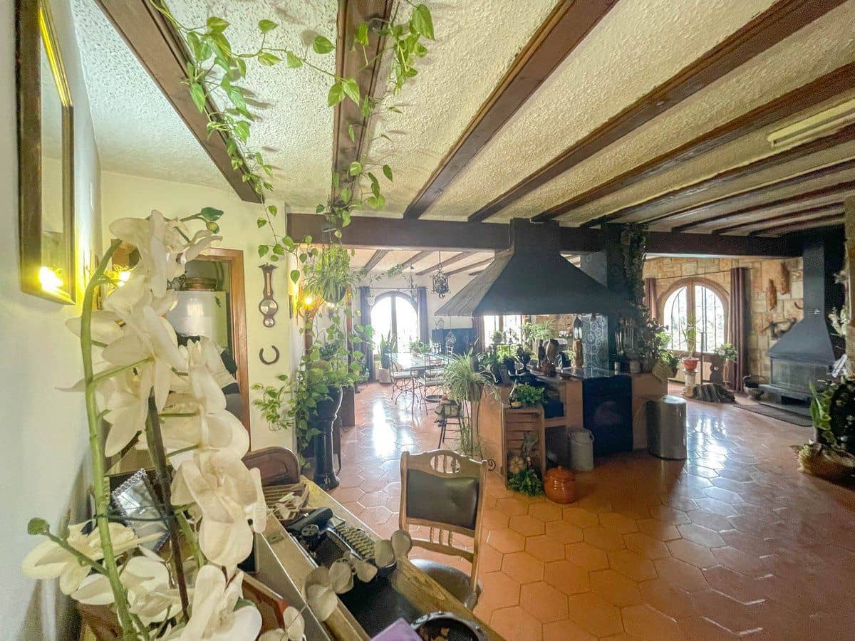 4 Zimmer Villa zu verkaufen in Montemar mit Pool Garage - 695.000 € (Ref: 8942669)