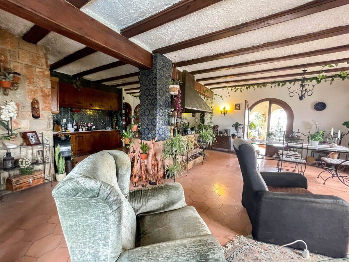 4 Zimmer Villa zu verkaufen in Montemar mit Pool Garage - 695.000 € (Ref: 8942669)