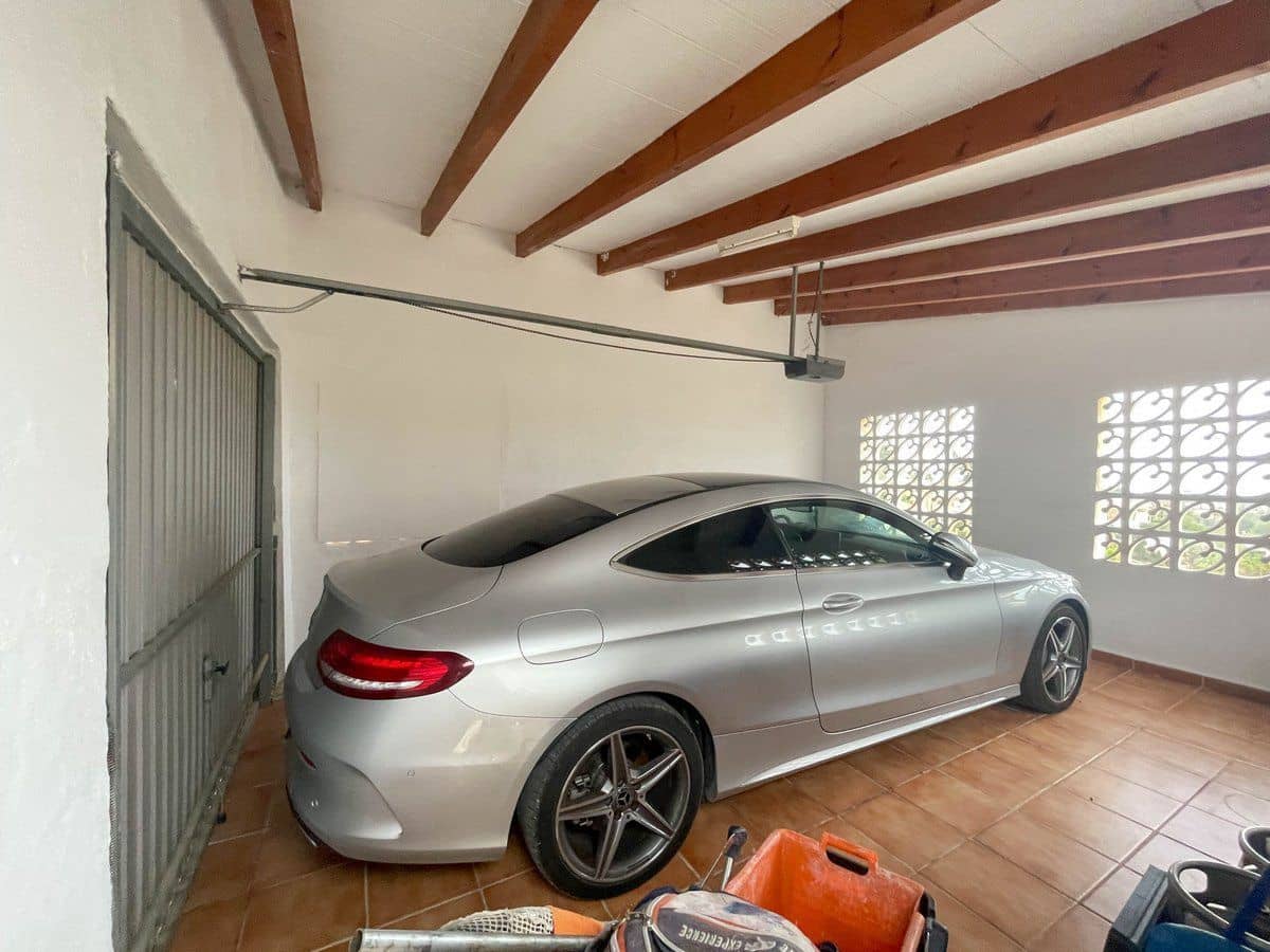 4 Zimmer Villa zu verkaufen in Montemar mit Pool Garage - 695.000 € (Ref: 8942669)