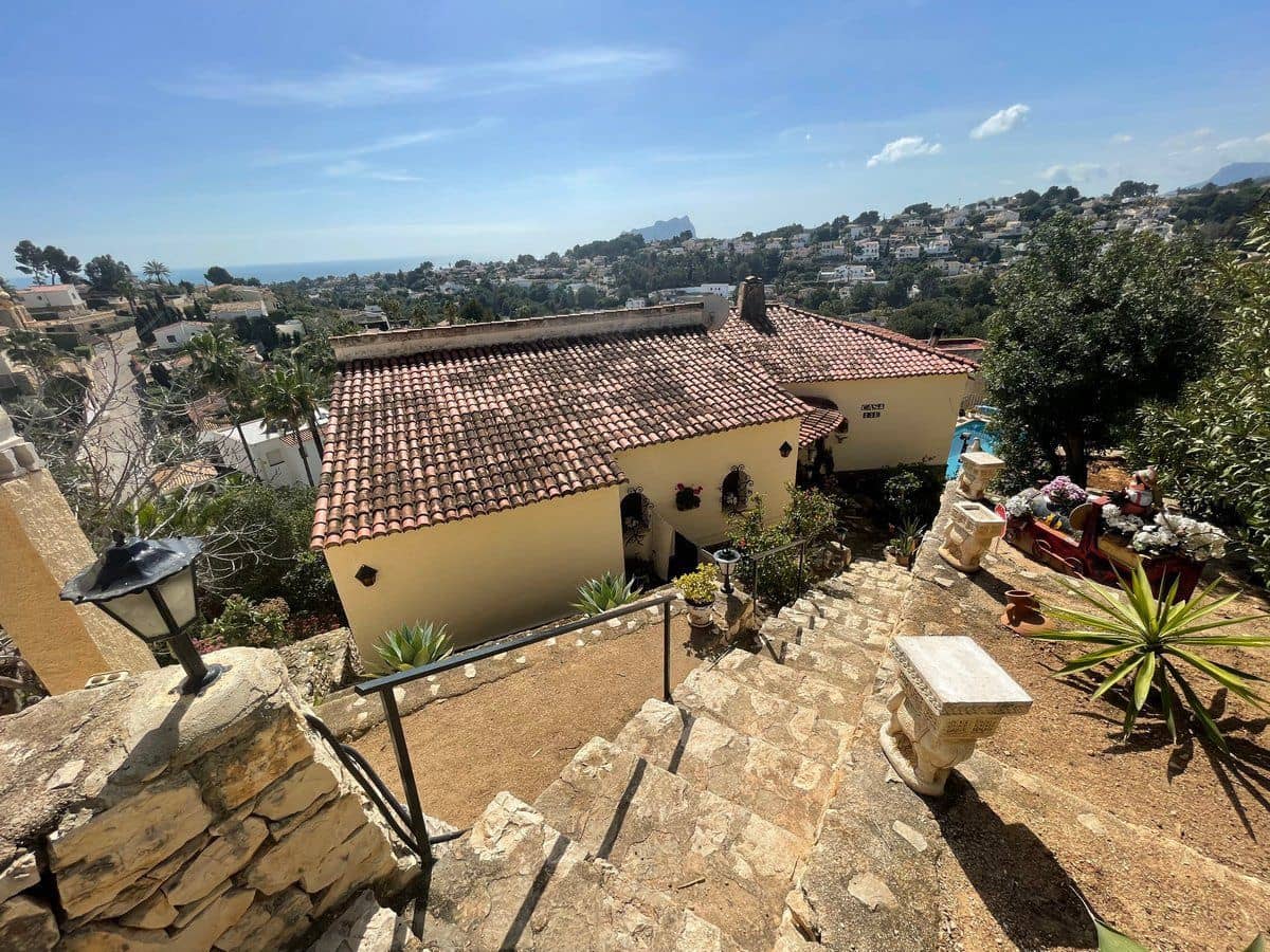 4 Zimmer Villa zu verkaufen in Montemar mit Pool Garage - 695.000 € (Ref: 8942669)