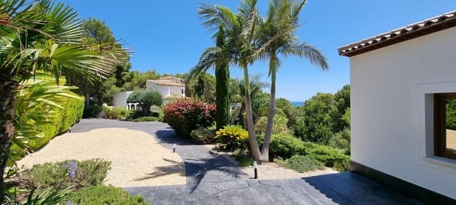 7 Zimmer Villa zu verkaufen in Altea mit Pool Garage - 1.990.000 € (Ref: 8975800)