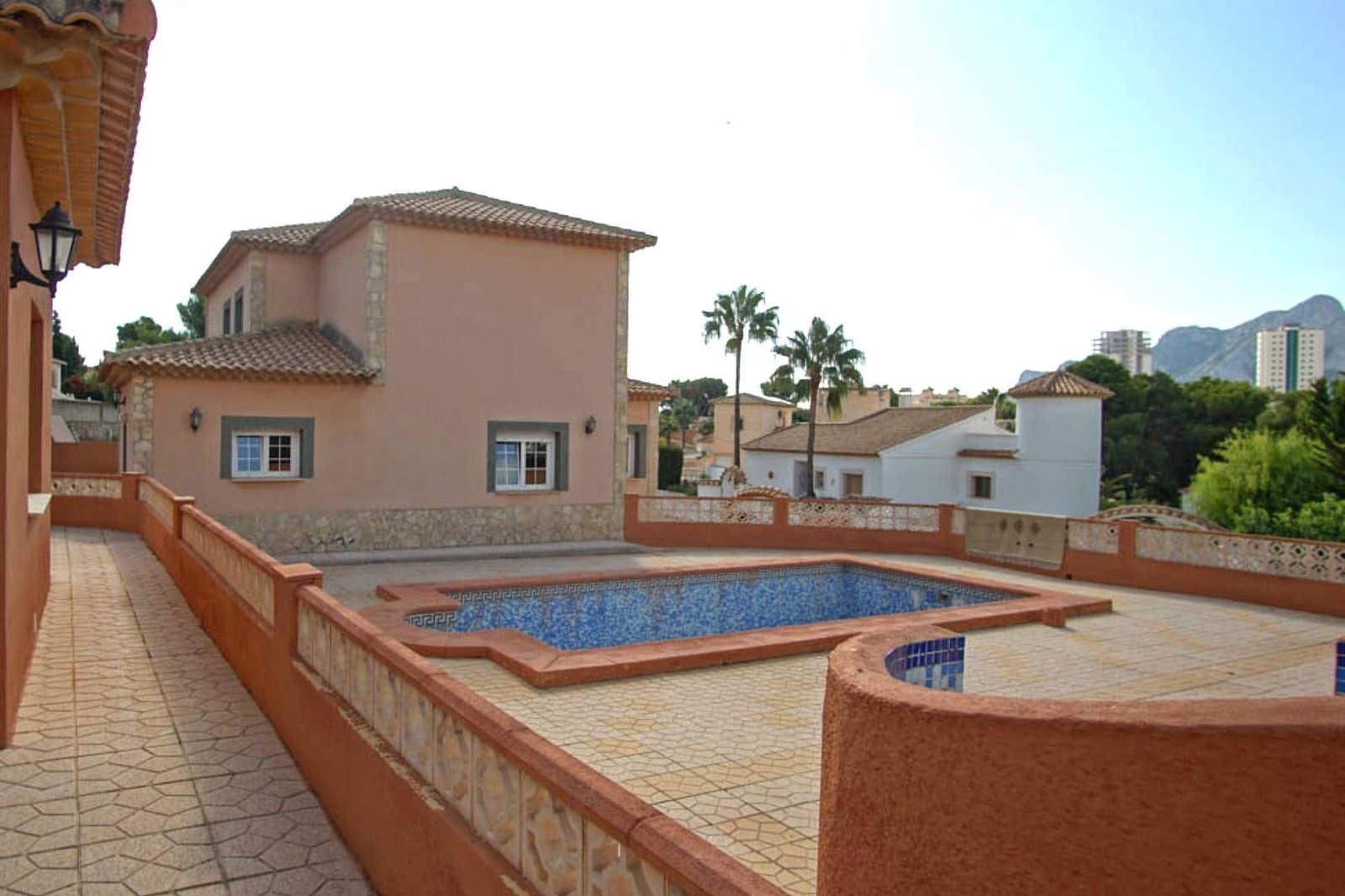 5 quarto Moradia para venda em Calpe / Calp com piscina garagem - 725 000 € (Ref: 9127981)