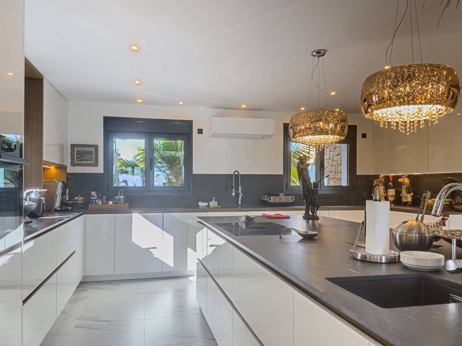 4 bedroom Villa for sale in Benissa with pool garage - € 2,490,000 (Ref: 9127982)