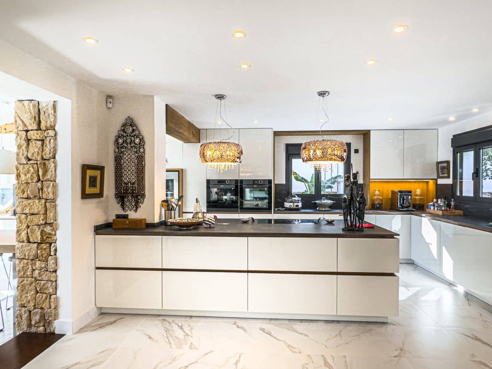 4 bedroom Villa for sale in Benissa with pool garage - € 2,490,000 (Ref: 9127982)