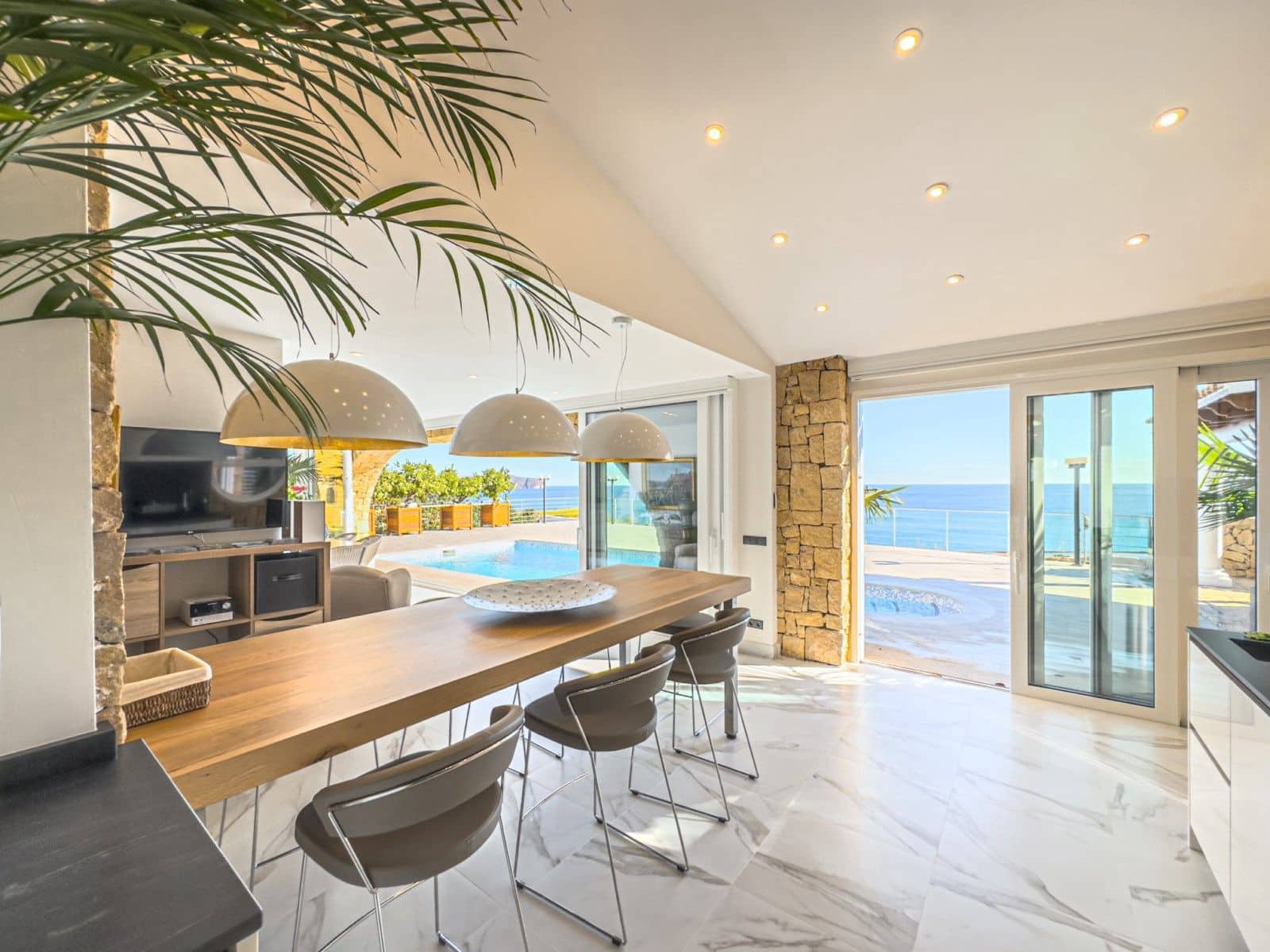 4 bedroom Villa for sale in Benissa with pool garage - € 2,490,000 (Ref: 9127982)