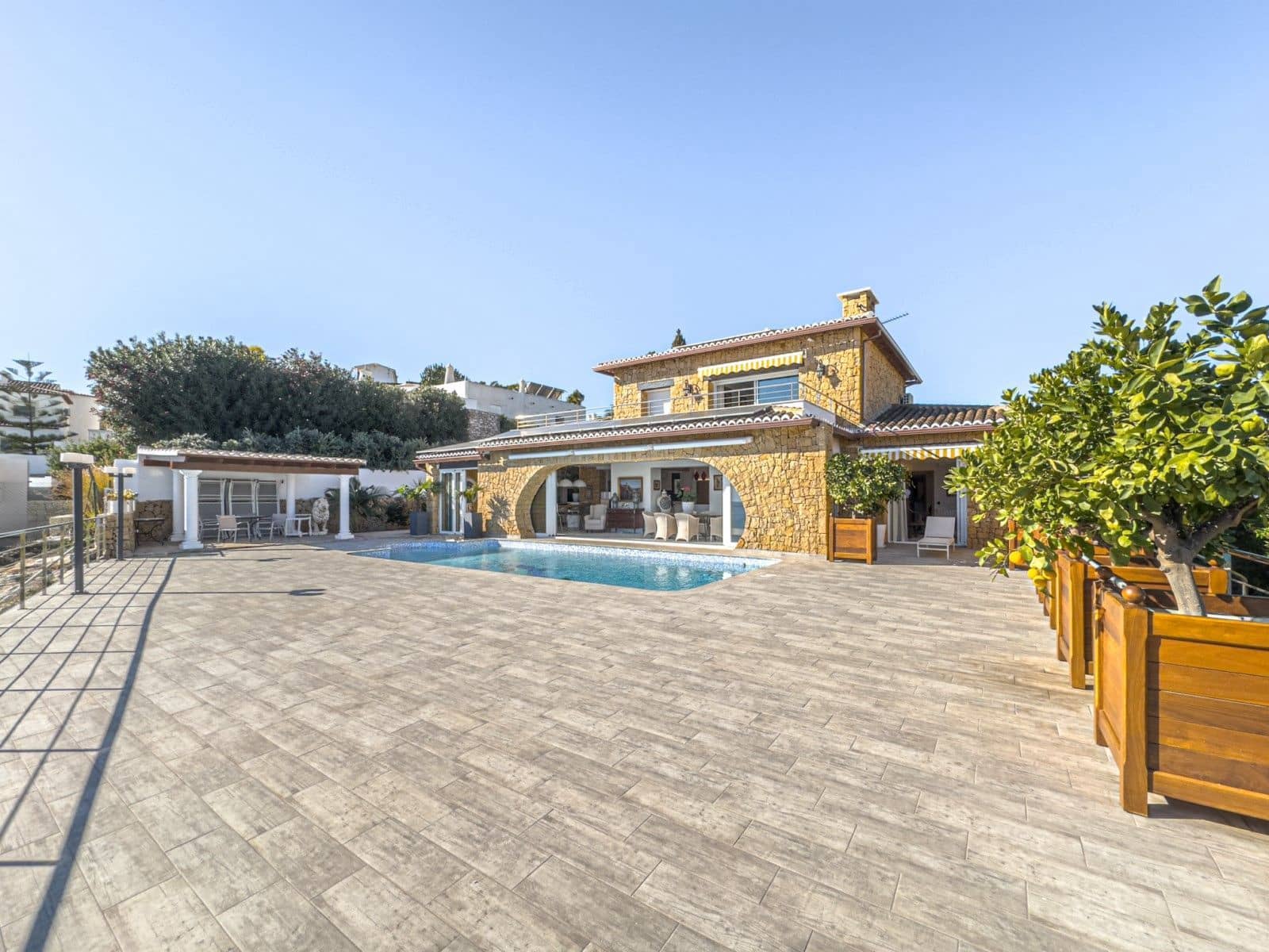4 bedroom Villa for sale in Benissa with pool garage - € 2,490,000 (Ref: 9127982)