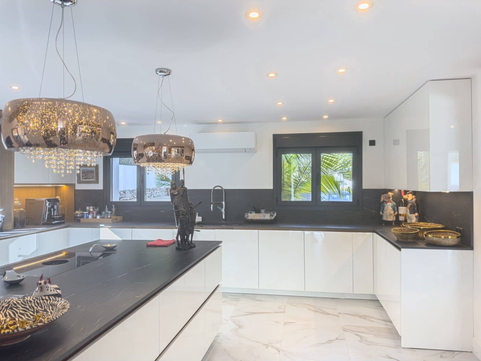 4 bedroom Villa for sale in Benissa with pool garage - € 2,490,000 (Ref: 9127982)