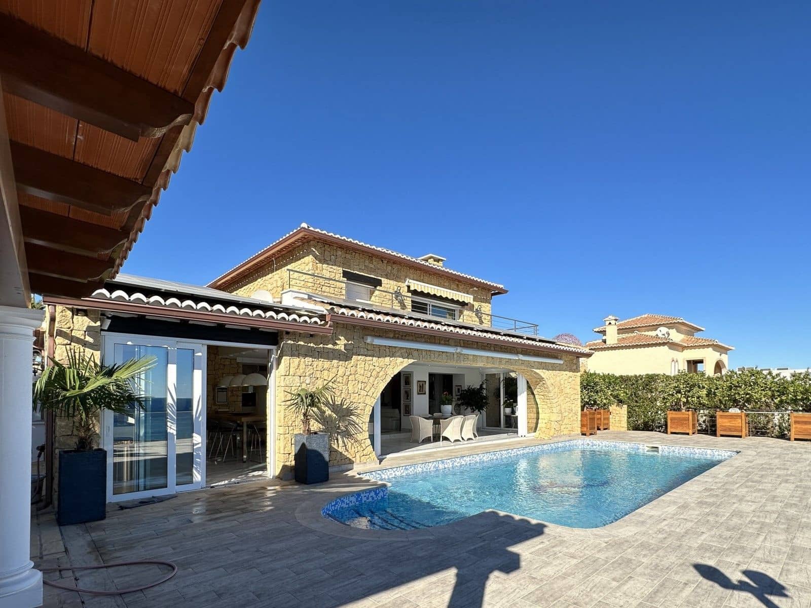 4 bedroom Villa for sale in Benissa with pool garage - € 2,490,000 (Ref: 9127982)