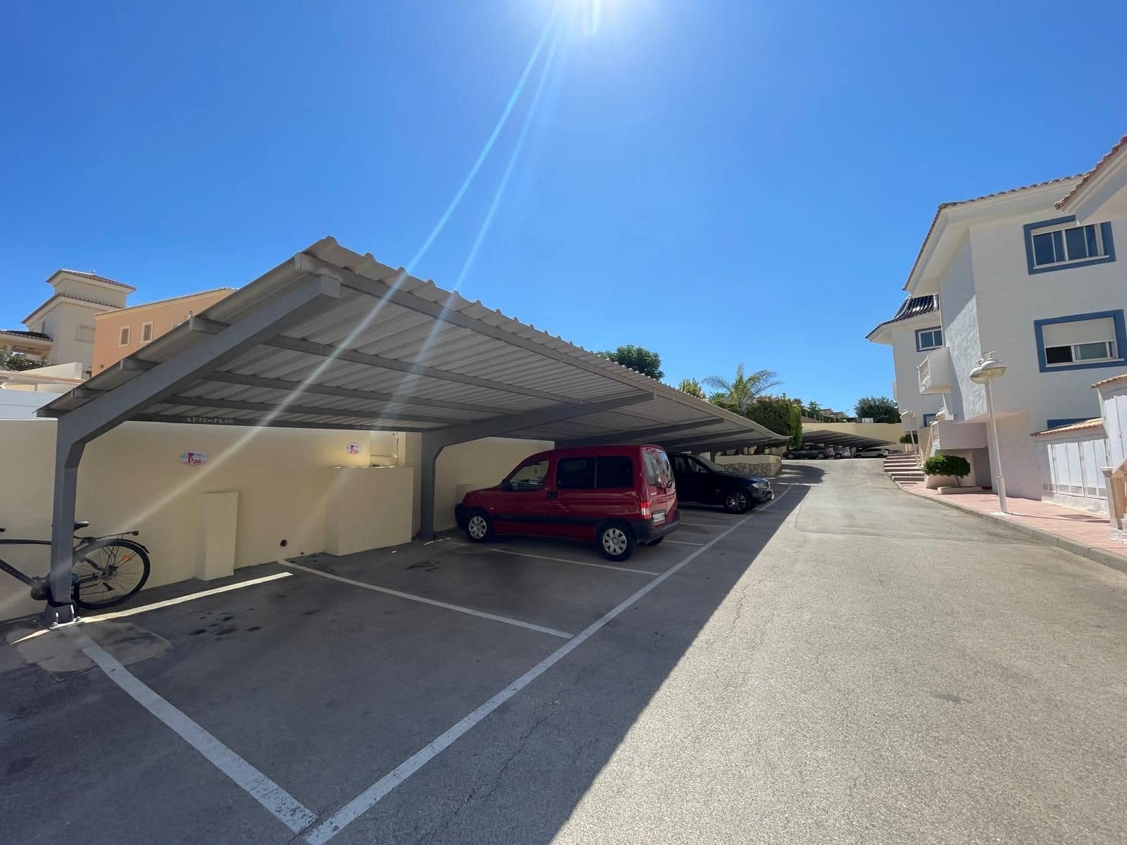 2 makuuhuone Paritalo myytävänä paikassa Calpe / Calp mukana uima-altaan 
autotalli - 266 200 € (Ref: 9228242)