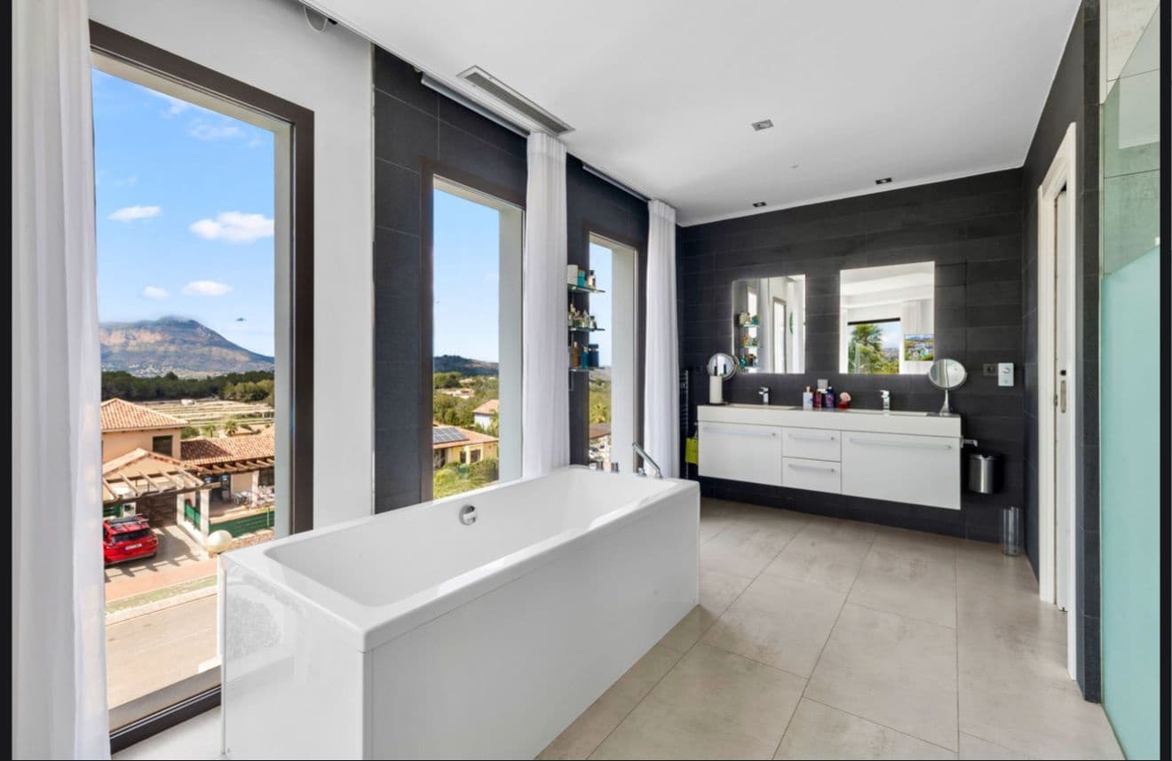 5 bedroom Villa for sale in Javea / Xabia with pool garage - € 2,499,000 (Ref: 9230310)