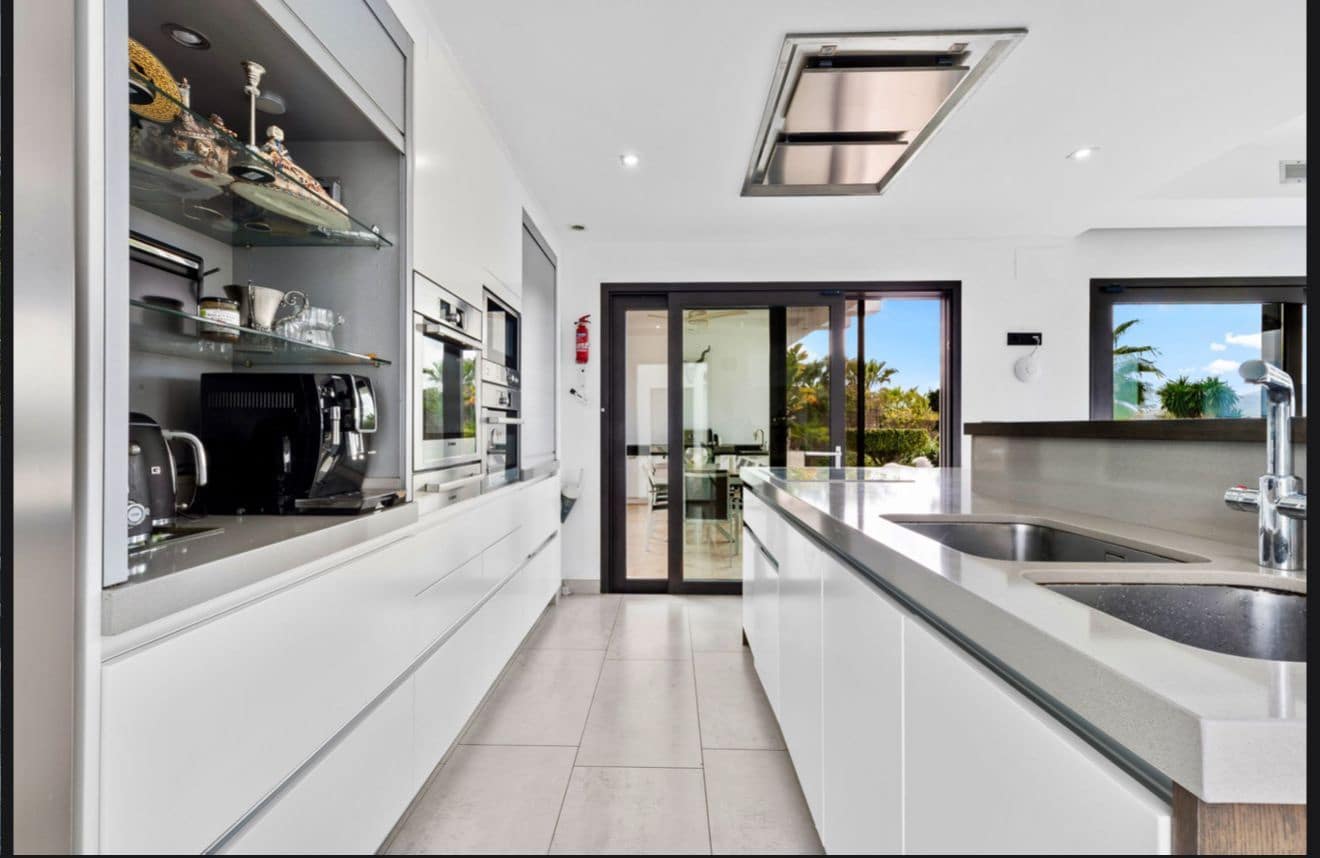 5 bedroom Villa for sale in Javea / Xabia with pool garage - € 2,499,000 (Ref: 9230310)