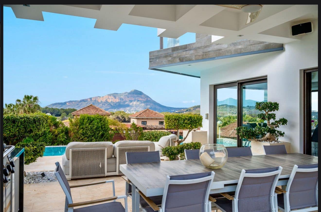 5 bedroom Villa for sale in Javea / Xabia with pool garage - € 2,499,000 (Ref: 9230310)