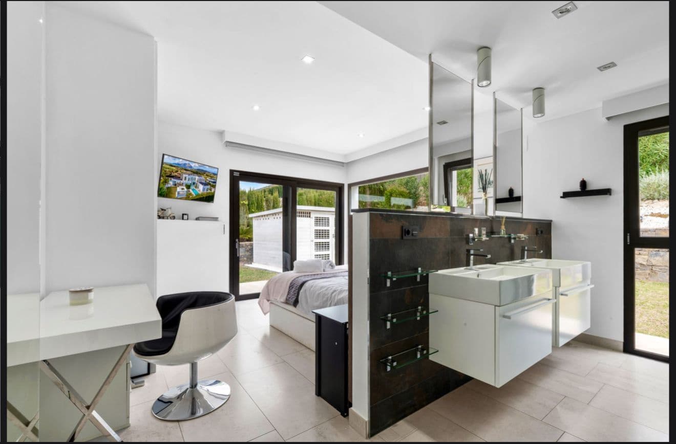 5 bedroom Villa for sale in Javea / Xabia with pool garage - € 2,499,000 (Ref: 9230310)