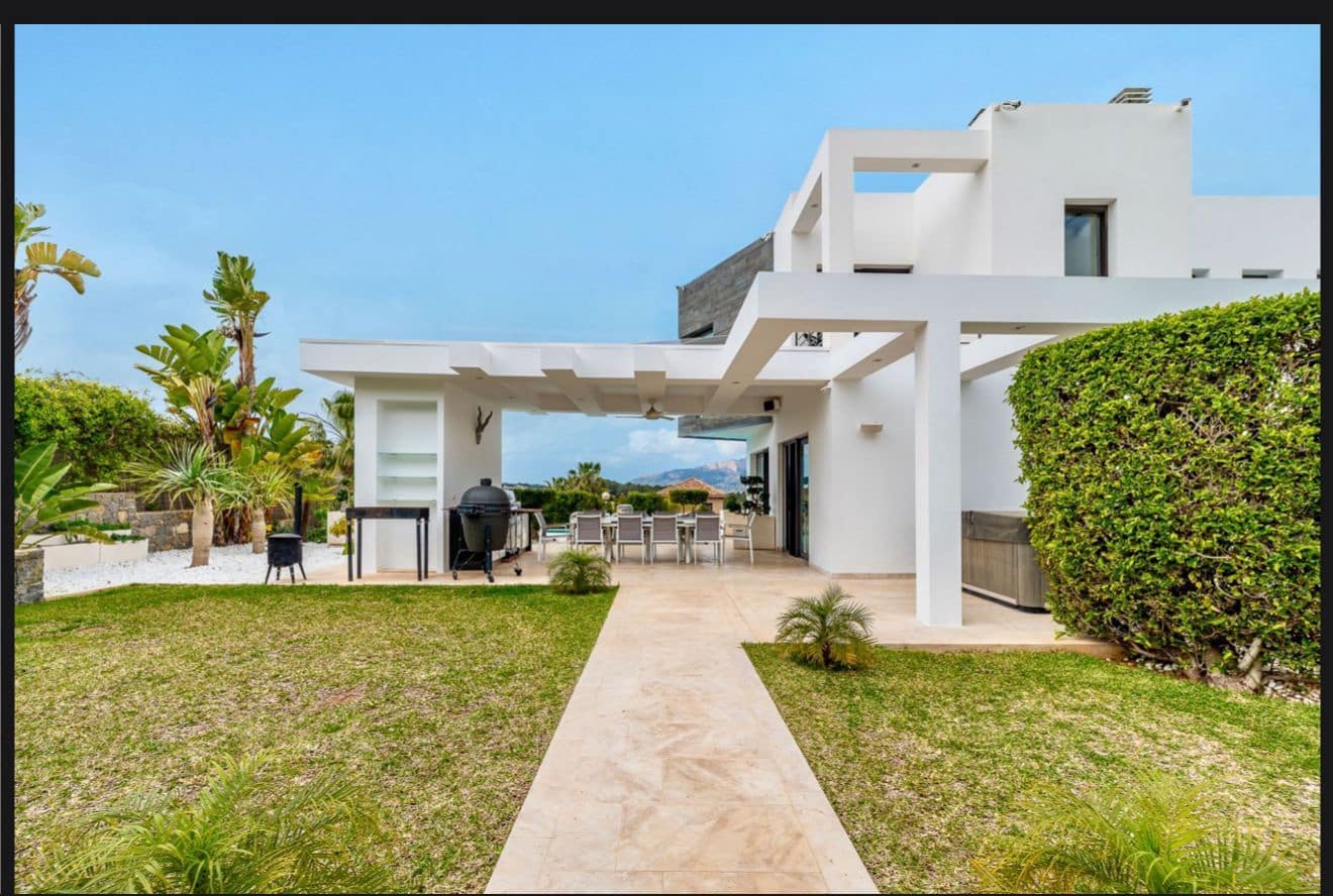 5 bedroom Villa for sale in Javea / Xabia with pool garage - € 2,499,000 (Ref: 9230310)