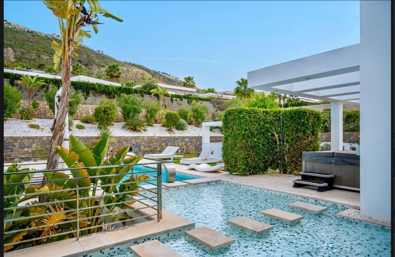 5 bedroom Villa for sale in Javea / Xabia with pool garage - € 2,499,000 (Ref: 9230310)