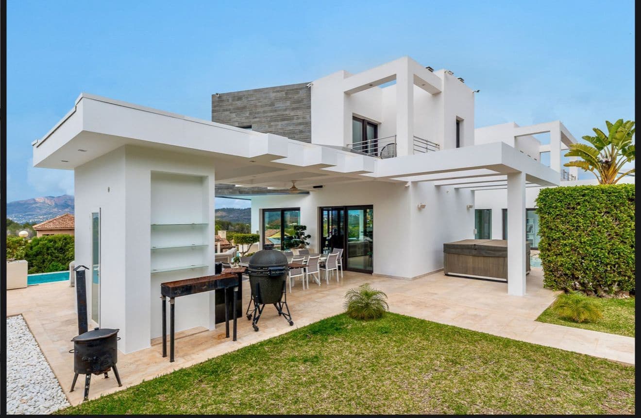 5 bedroom Villa for sale in Javea / Xabia with pool garage - € 2,499,000 (Ref: 9230310)