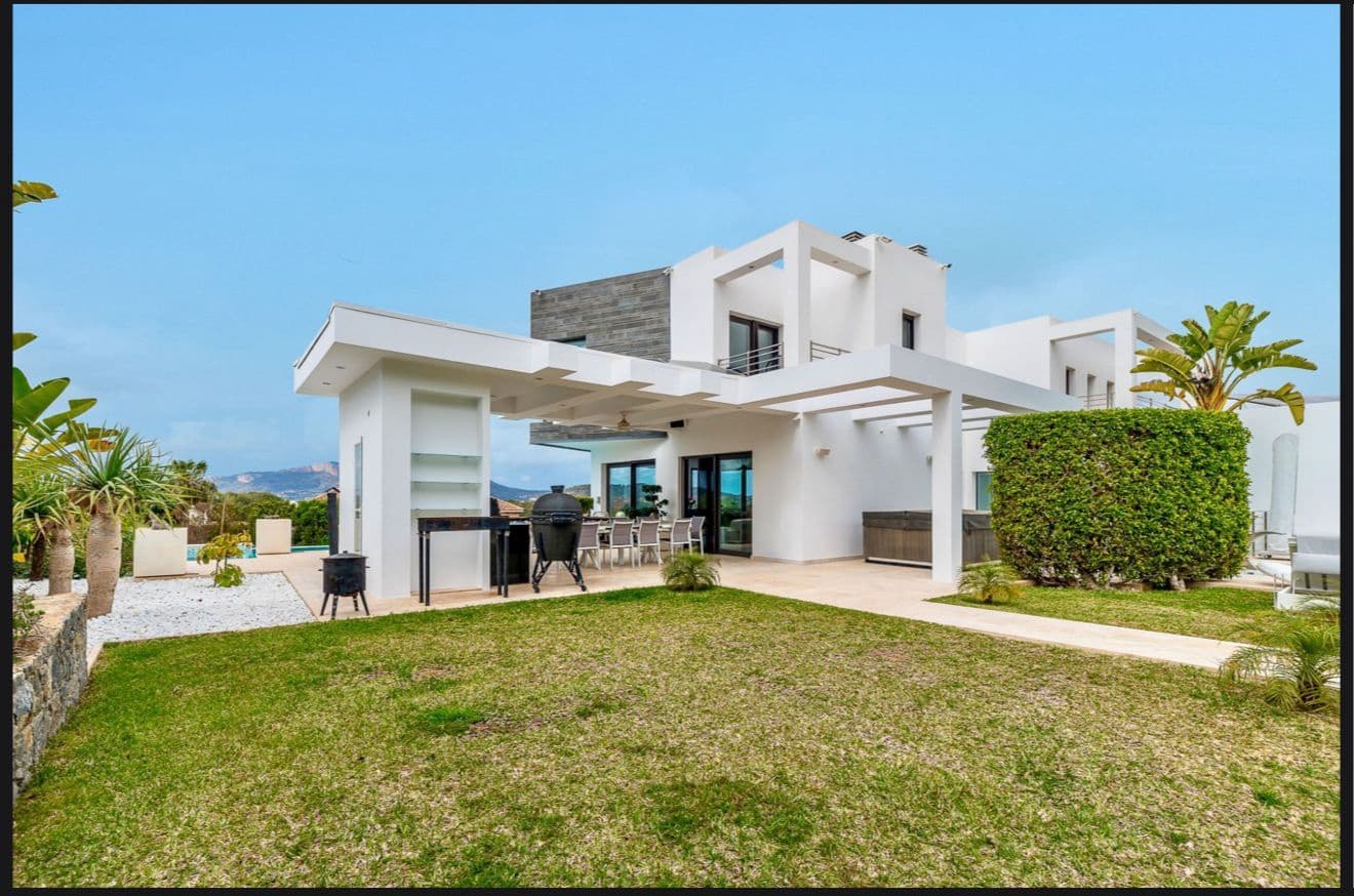 5 bedroom Villa for sale in Javea / Xabia with pool garage - € 2,499,000 (Ref: 9230310)