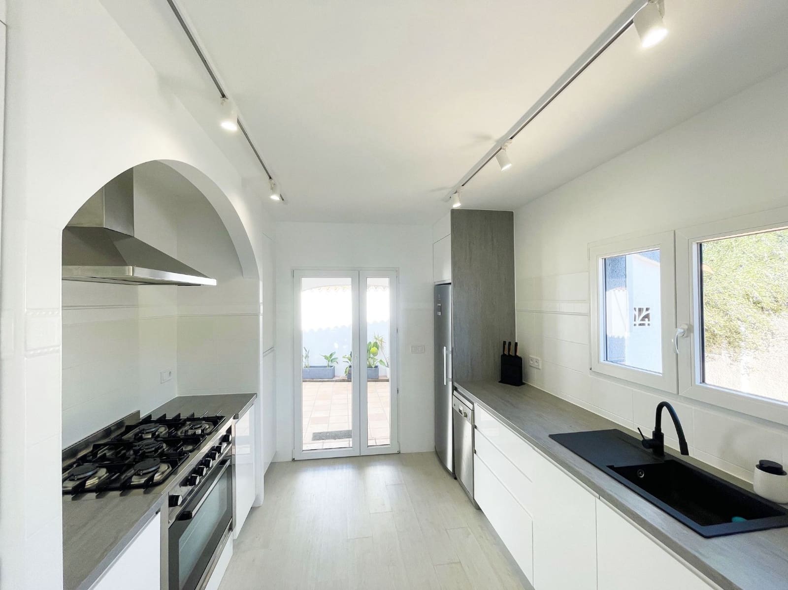 5 chambre Villa/Maison à vendre à Calpe / Calp avec piscine garage - 749 000 € (Ref: 9294186)