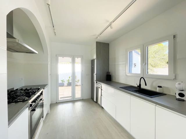 5 chambre Villa/Maison à vendre à Calpe / Calp avec piscine garage - 749 000 € (Ref: 9294186)