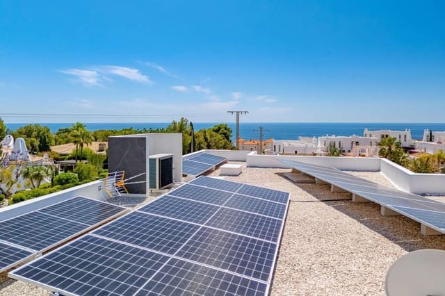 Chalet de 4 habitaciones en Calpe / Calp en venta con piscina garaje - 1.599.000 € (Ref: 9321479)