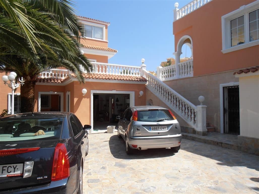 5 makuuhuone Huvila myytävänä paikassa Calpe / Calp mukana uima-altaan 
autotalli - 895 000 € (Ref: 9321481)