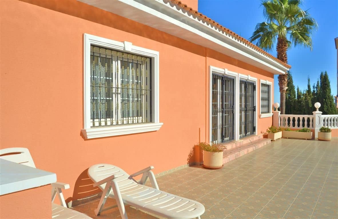 5 makuuhuone Huvila myytävänä paikassa Calpe / Calp mukana uima-altaan 
autotalli - 895 000 € (Ref: 9321481)