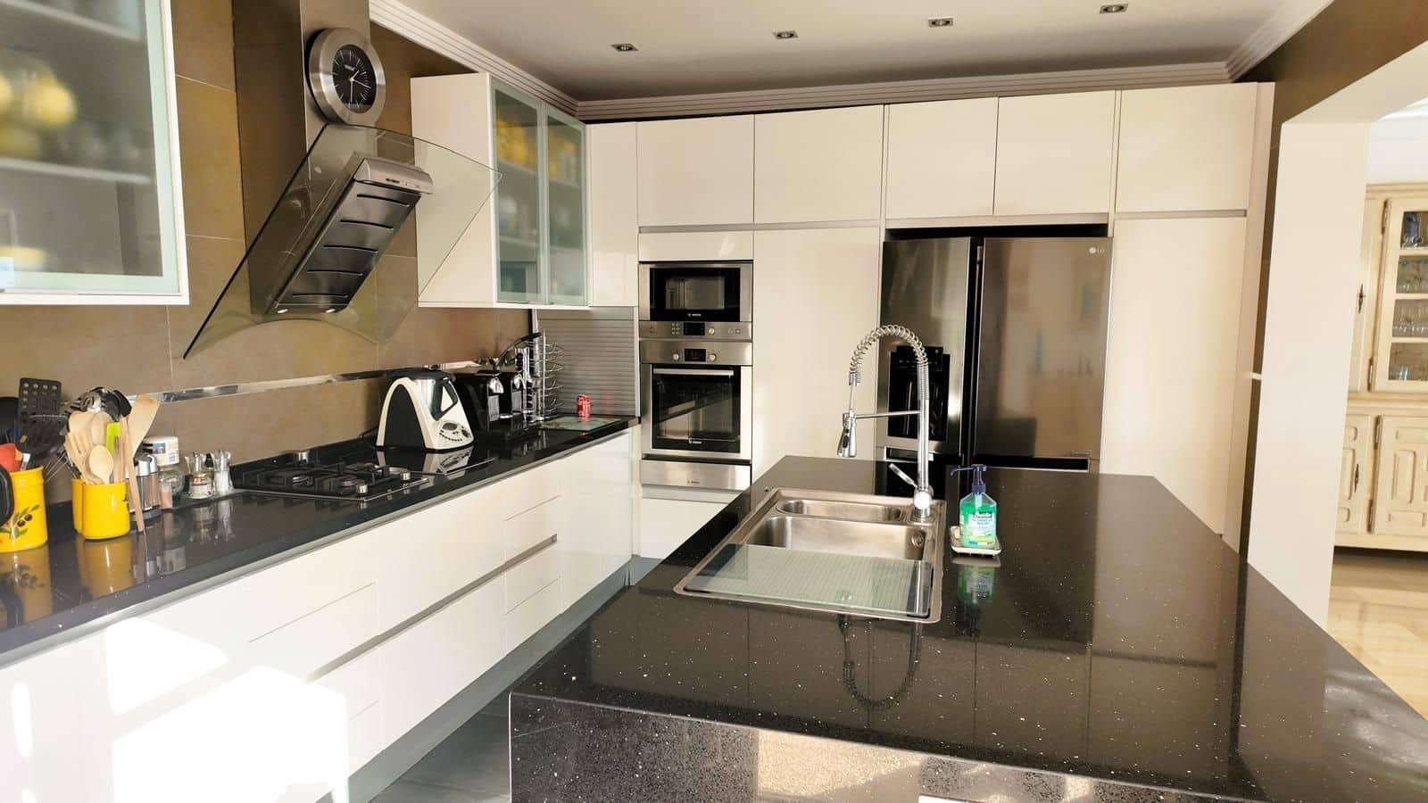 8 quarto Moradia para venda em Calpe / Calp com piscina garagem - 1 450 000 € (Ref: 9387490)