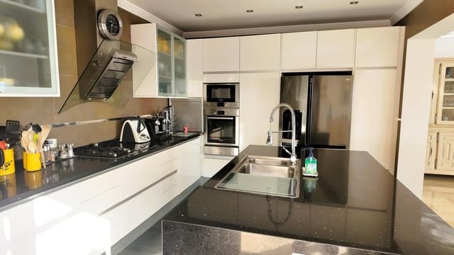 8 quarto Moradia para venda em Calpe / Calp com piscina garagem - 1 450 000 € (Ref: 9387490)