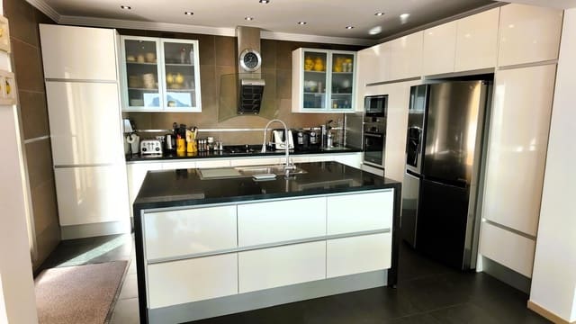 8 quarto Moradia para venda em Calpe / Calp com piscina garagem - 1 450 000 € (Ref: 9387490)